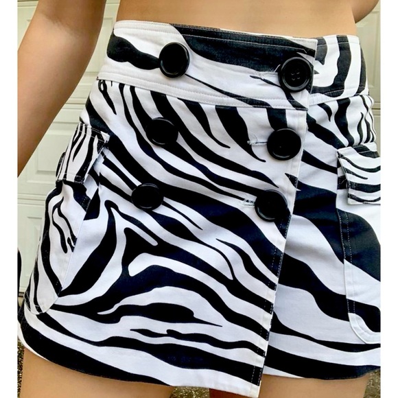 Vintage Y2K CACHE Zebra Print Skort Shorts Black White Cargo Pockets Size 8 - Picture 1 of 10